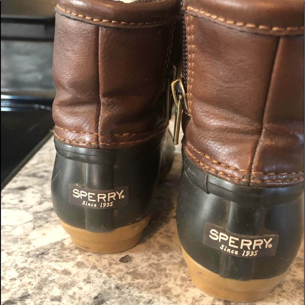 Duck boots